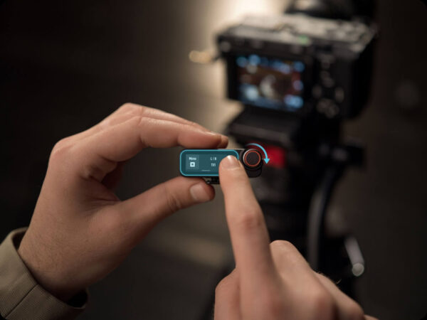 Về cài đặt kênh, DJI Mic 3 hỗ trợ ghi âm mono và stereo như các hệ thống không dây